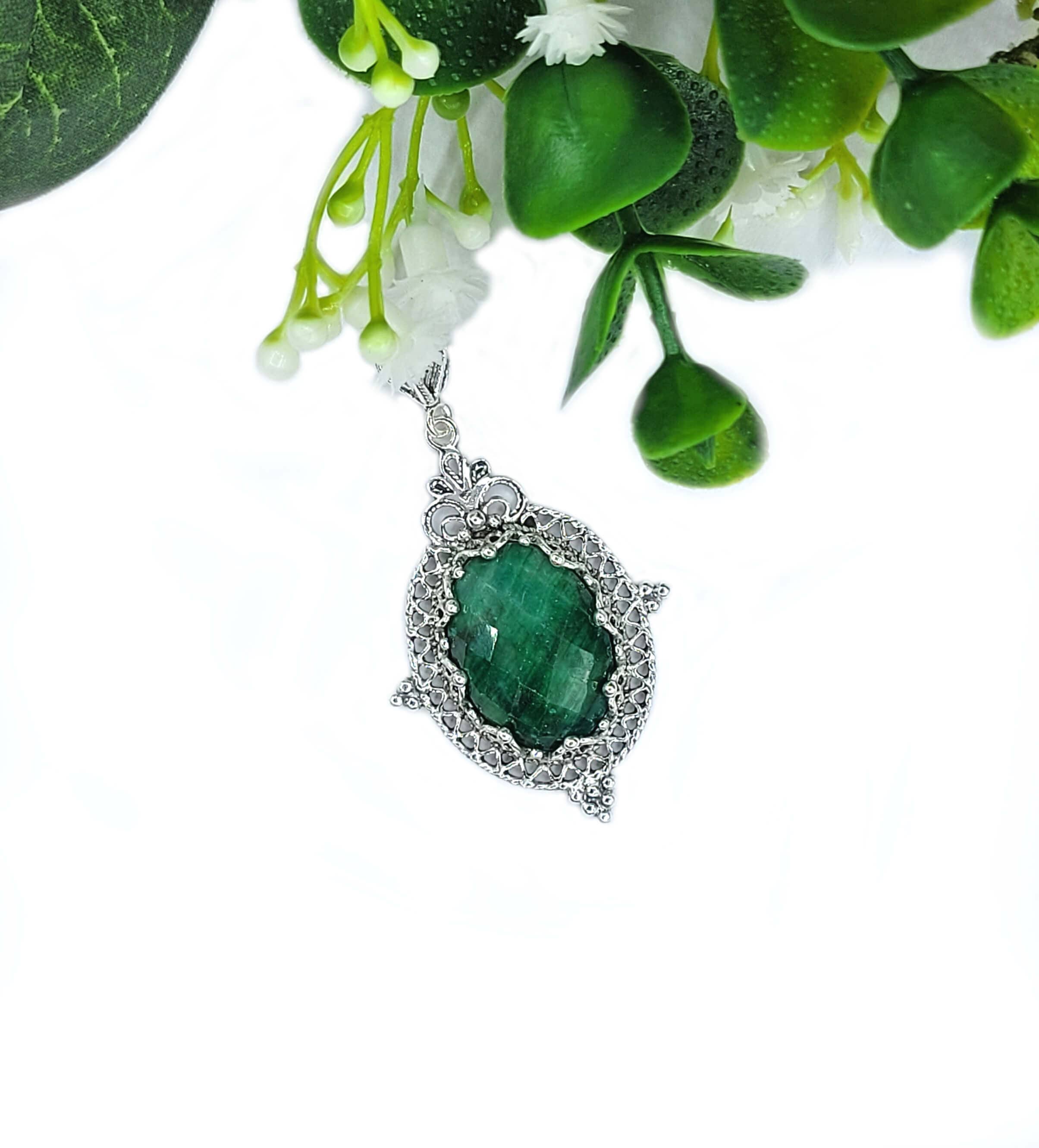 Filigree Art Emerald Gemstone Women Silver Oval Pendant Necklace