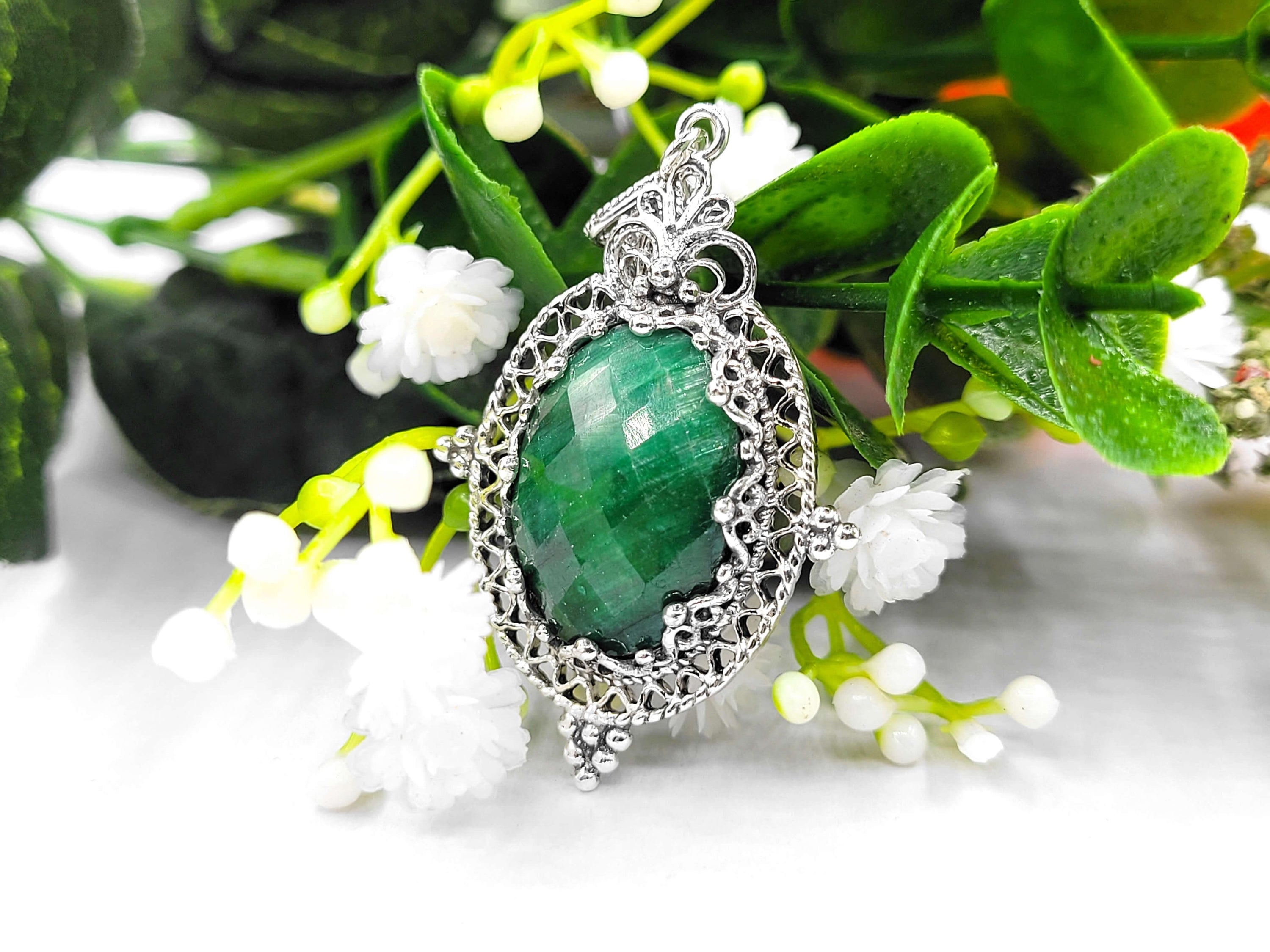 Filigree Art Emerald Gemstone Women Silver Oval Pendant Necklace