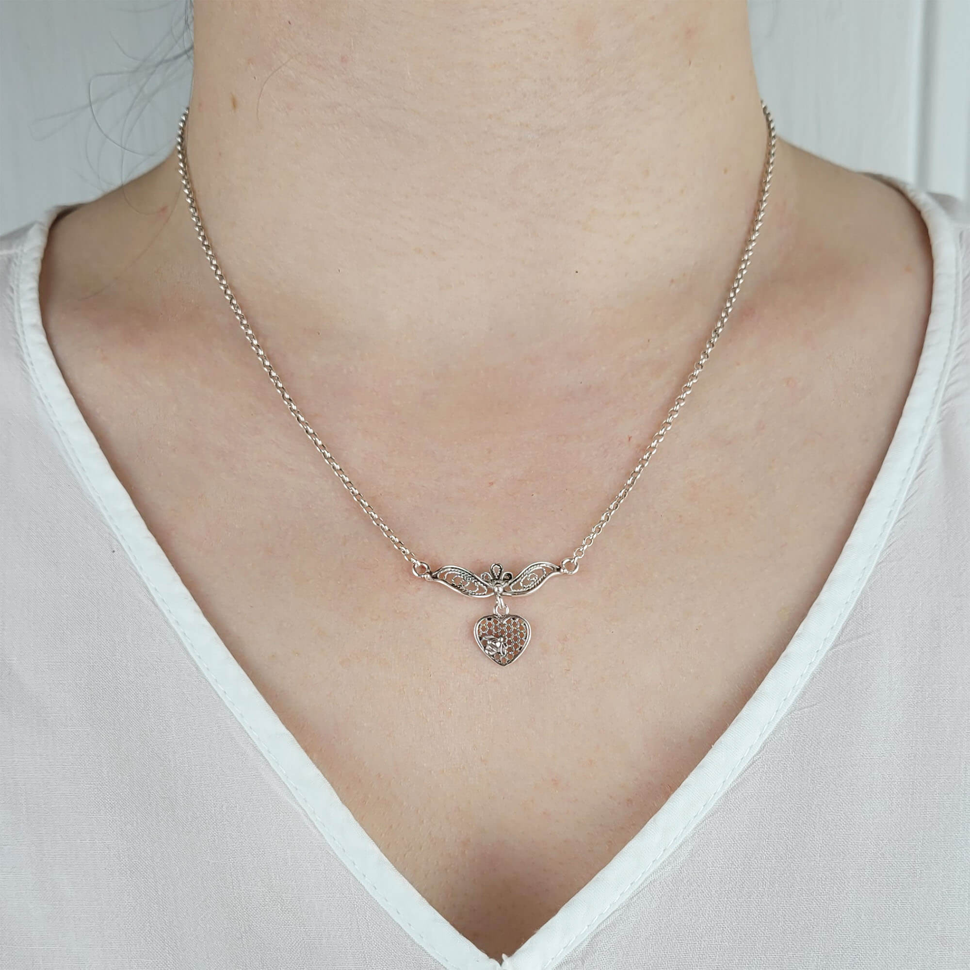 Filigree Art Bee On The Heart Women Silver Choker Necklace