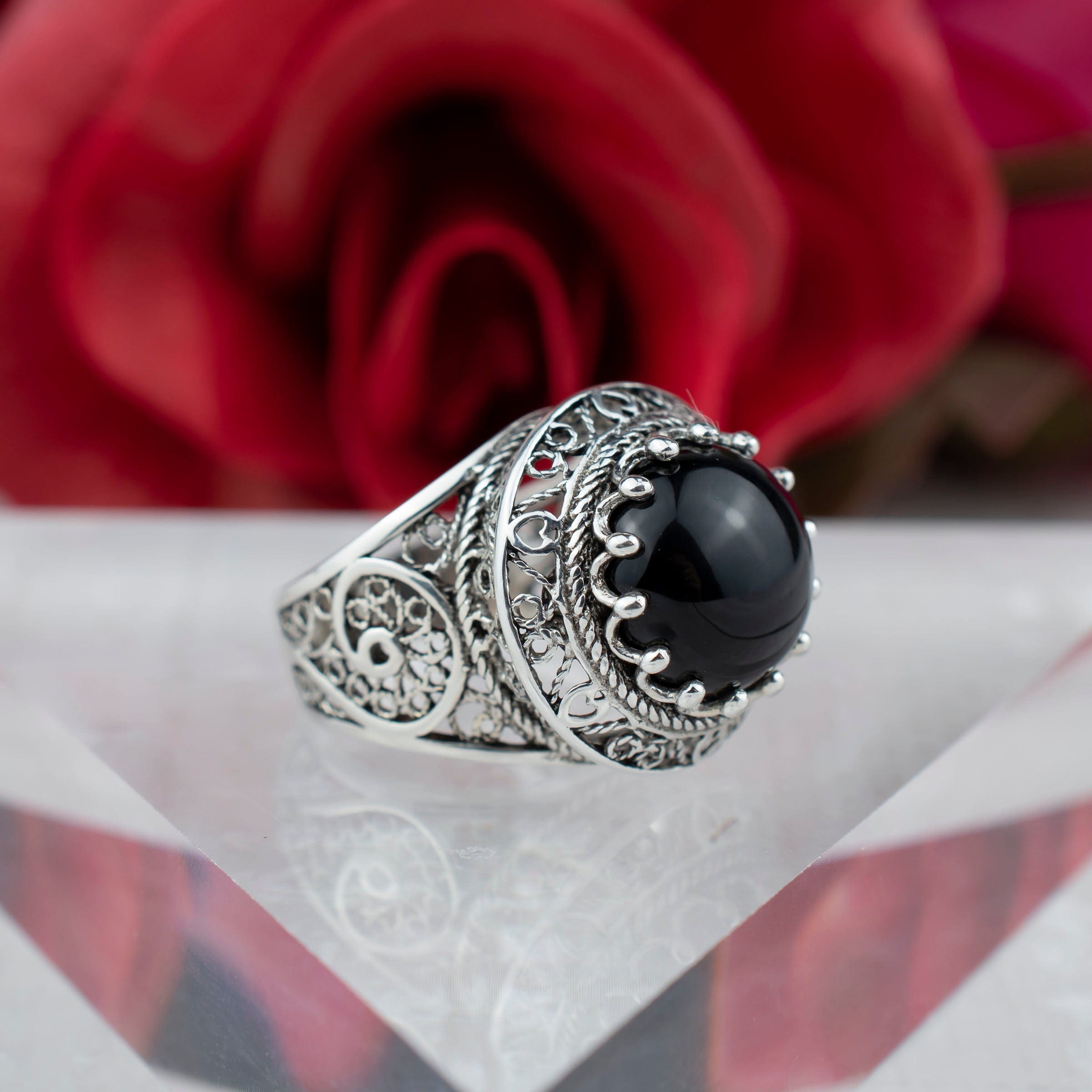 Filigree Art Black Onyx Gemstone Women Silver Dome Ring