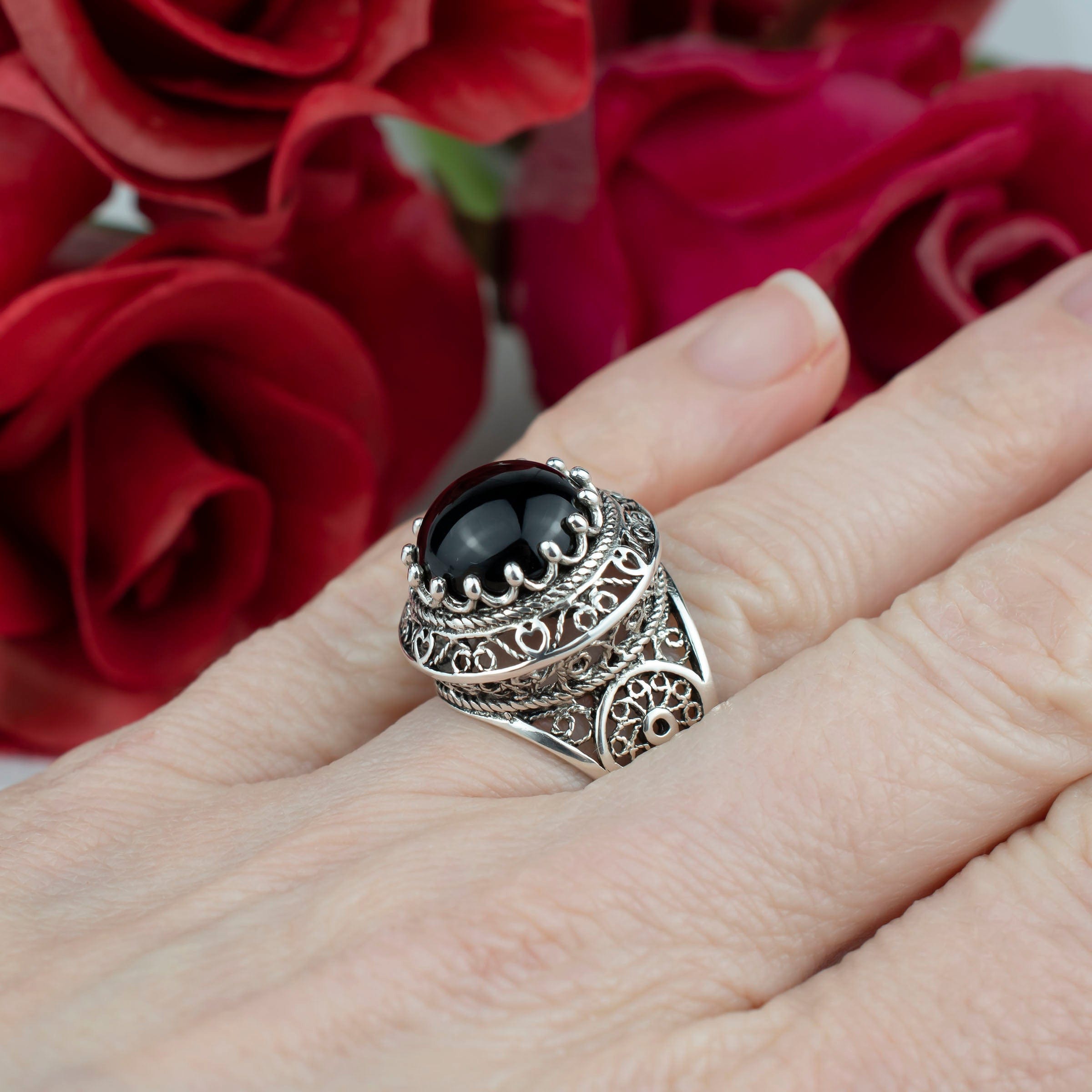 Filigree Art Black Onyx Gemstone Women Silver Dome Ring