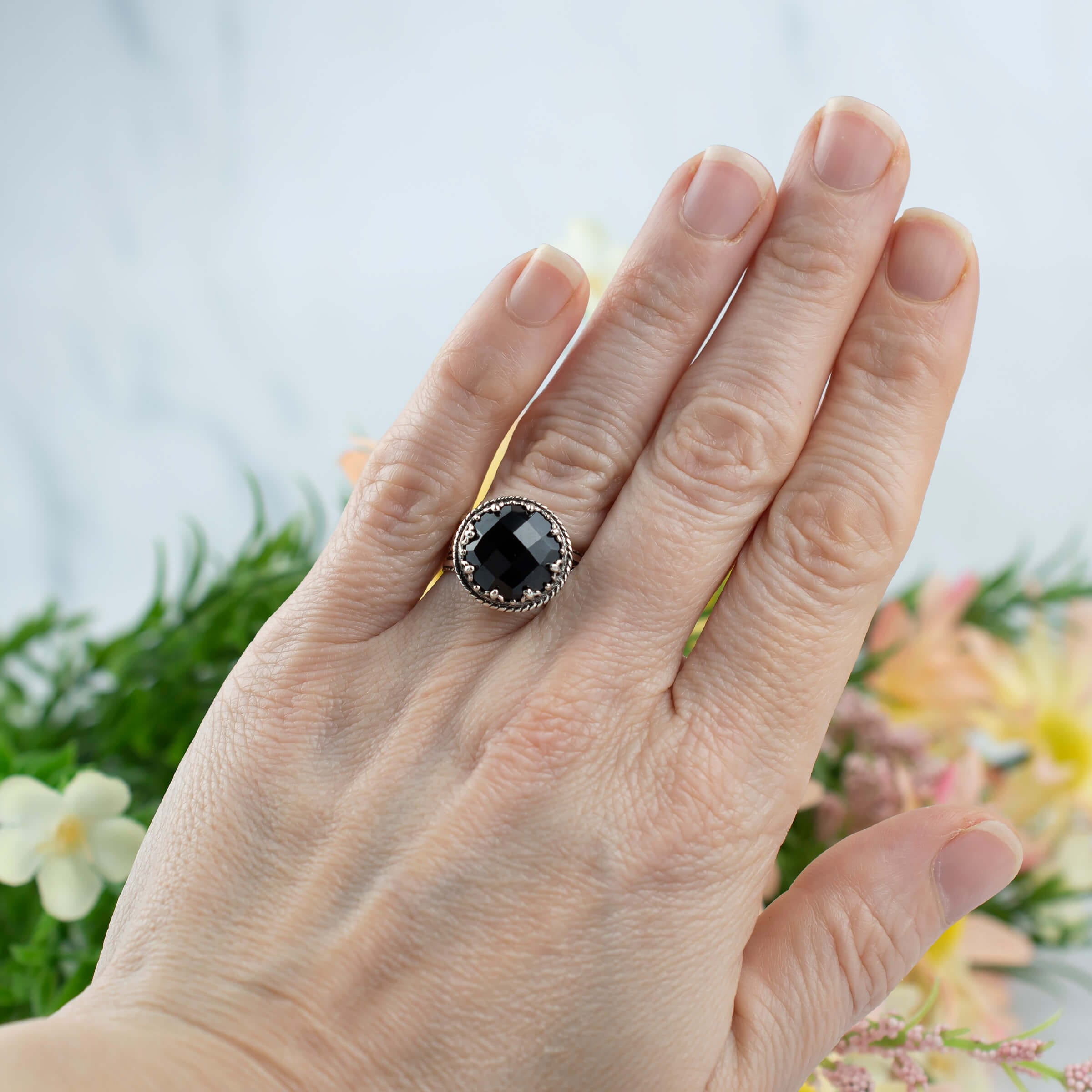 Filigree Art Black Onyx Gemstone Women Silver Cocktail Ring