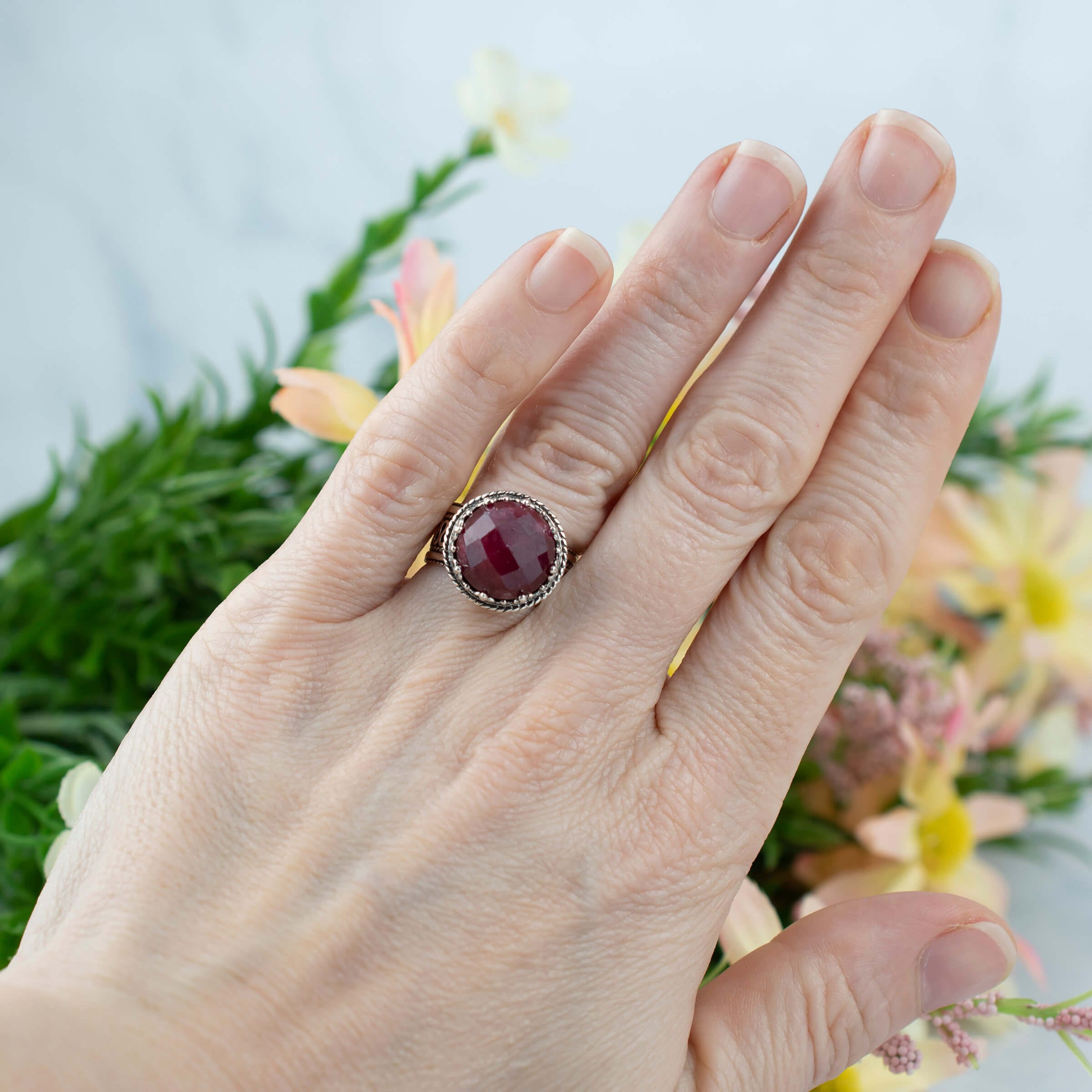 Filigree Art Ruby Corundum Gemstone Women Silver Cocktail Ring