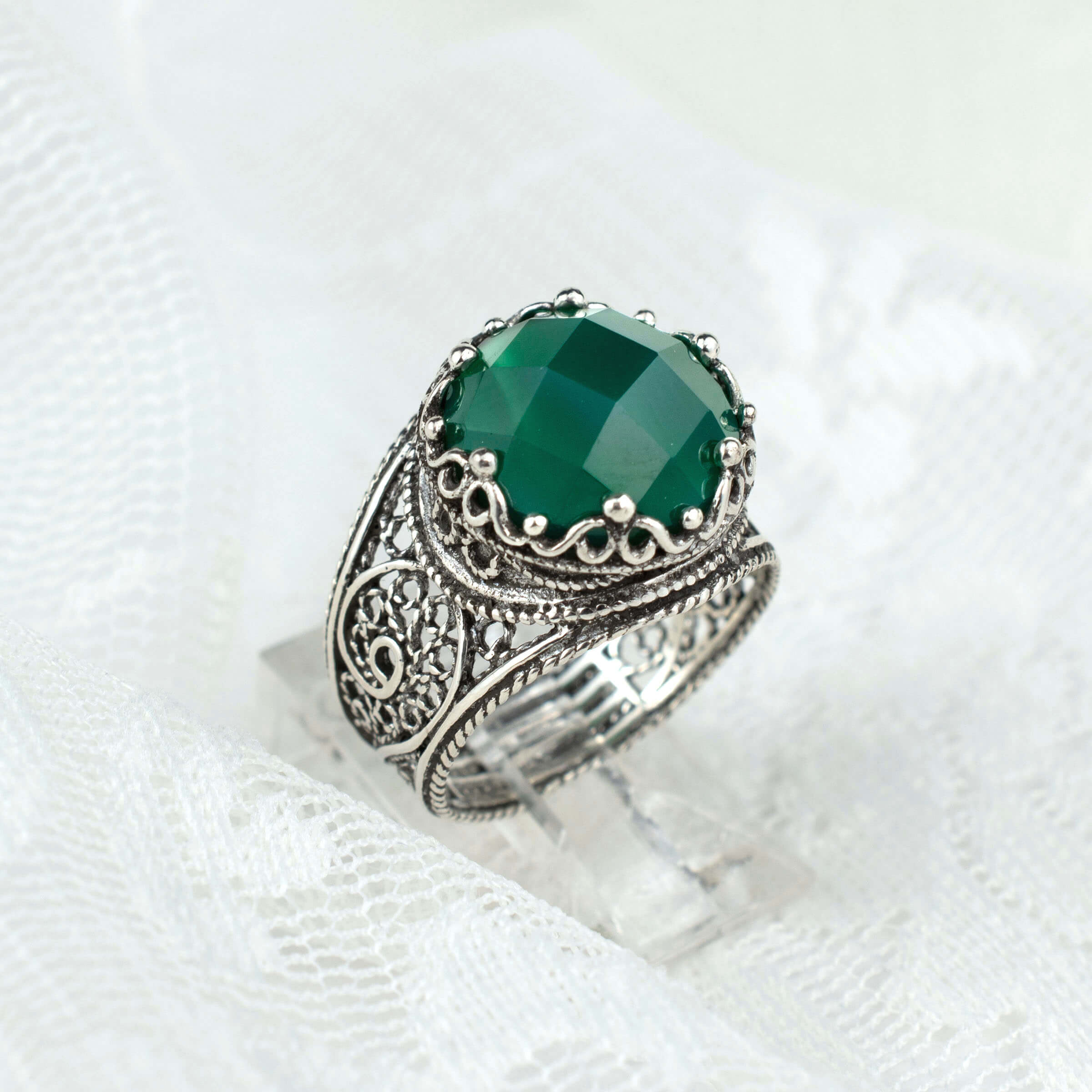 Filigree Art Green Agate Gemstone Crown Design Women Silver Cocktail