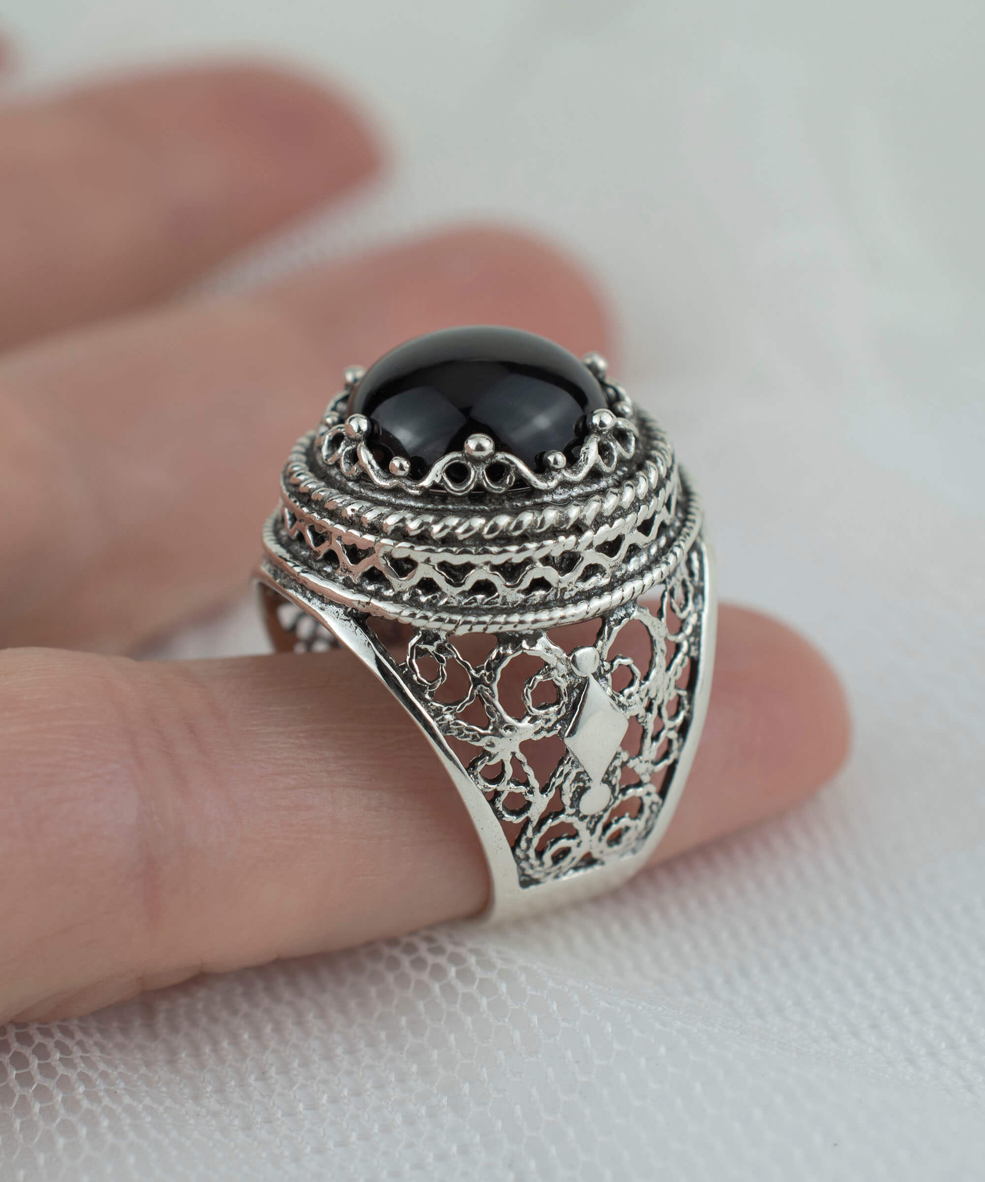 Filigree Art Black Onyx Gemstone Women Silver Bold Ring