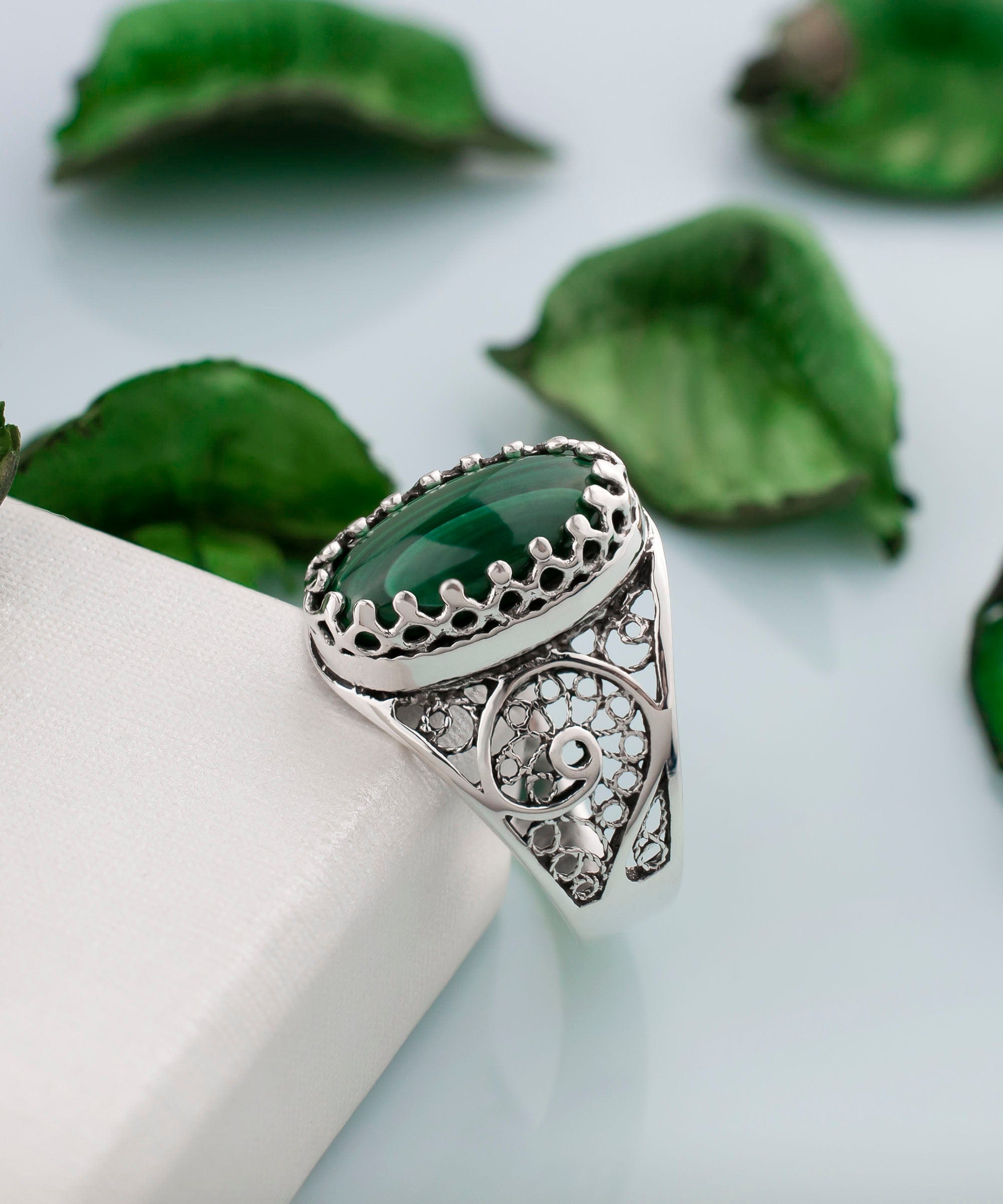 Filigree Art Malachite Gemstone Women Oval Silver Cocktail Ring