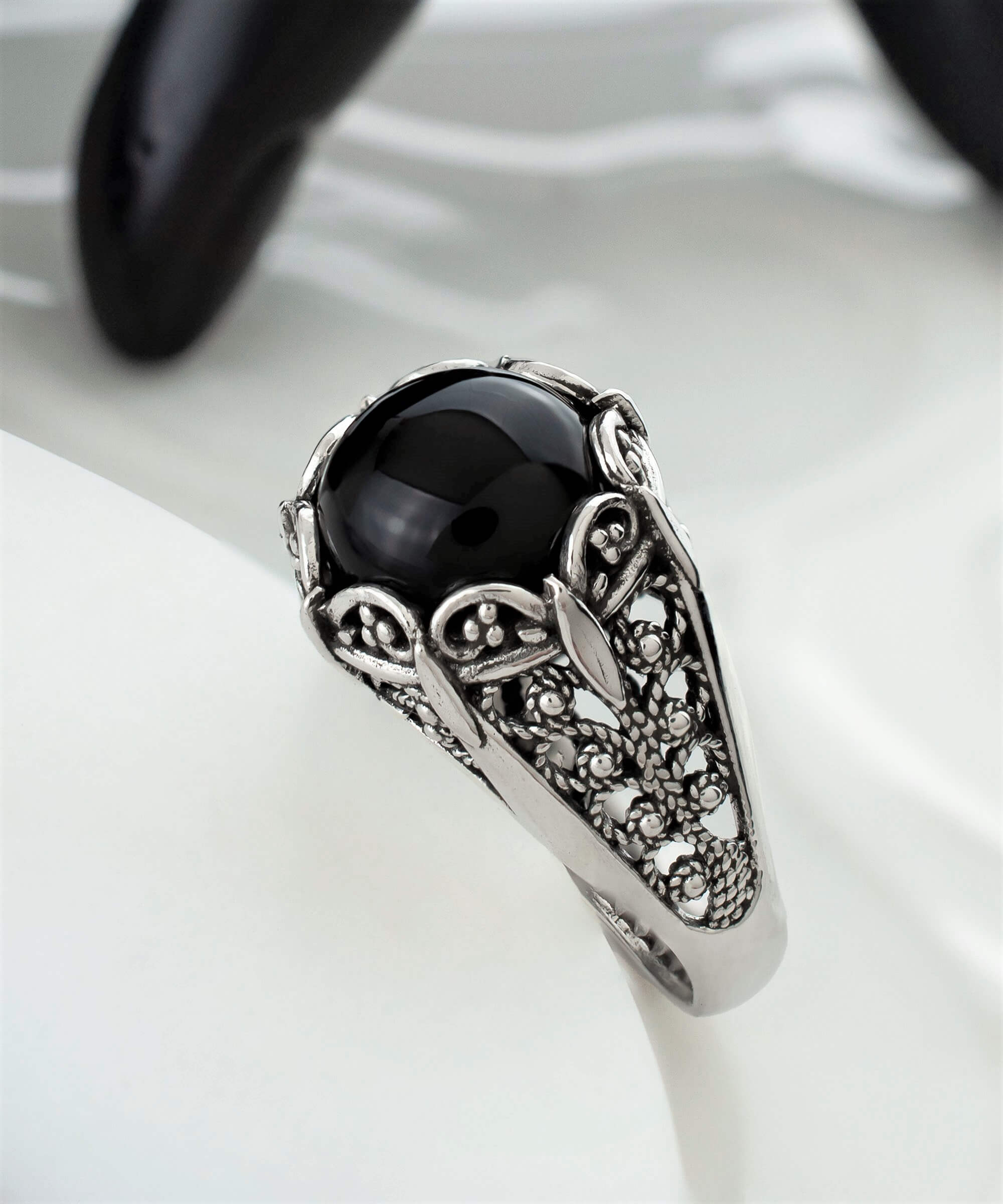 Filigree Art Black Onyx Gemstone Women Silver Cocktail Ring