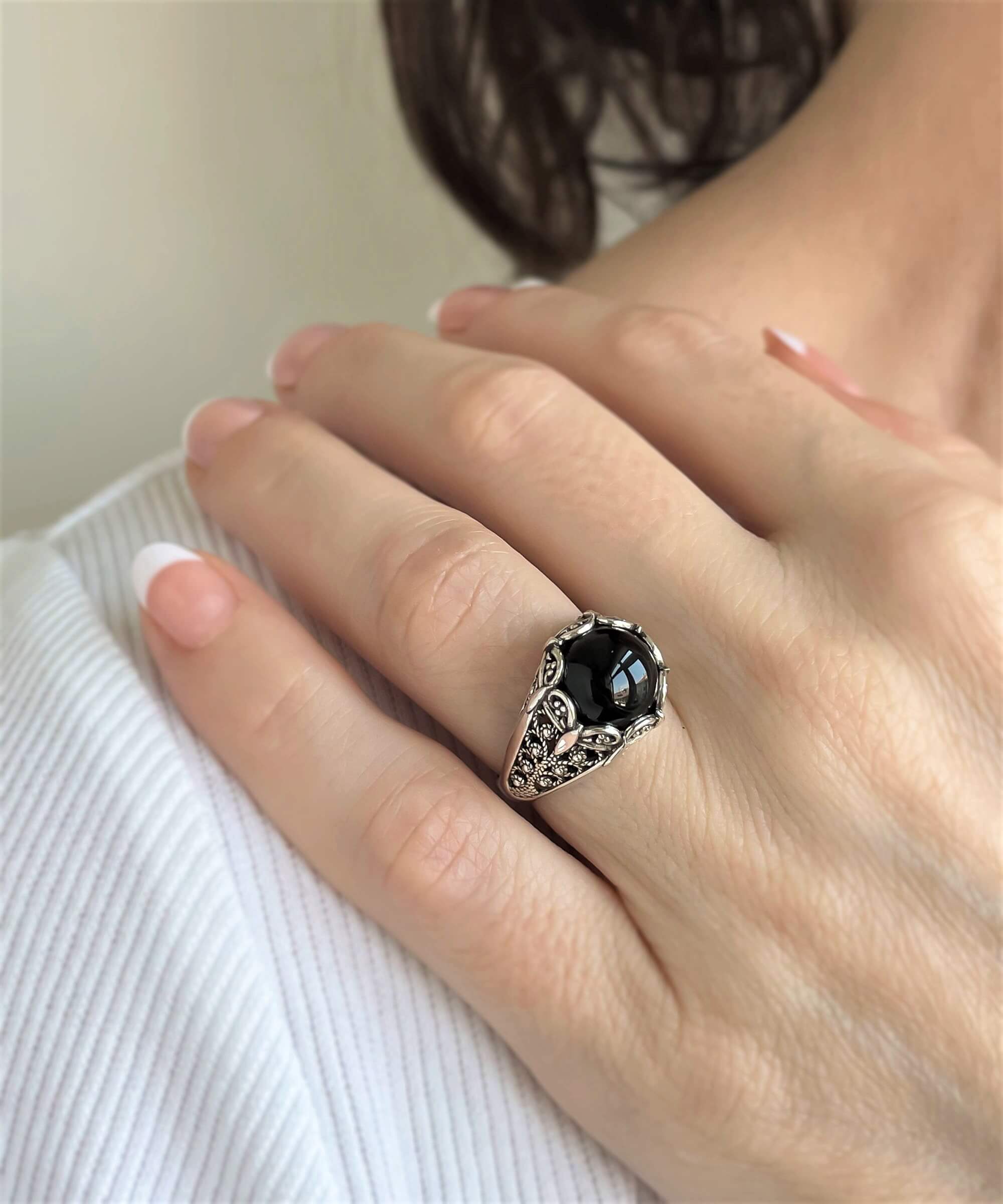 Filigree Art Black Onyx Gemstone Women Silver Cocktail Ring