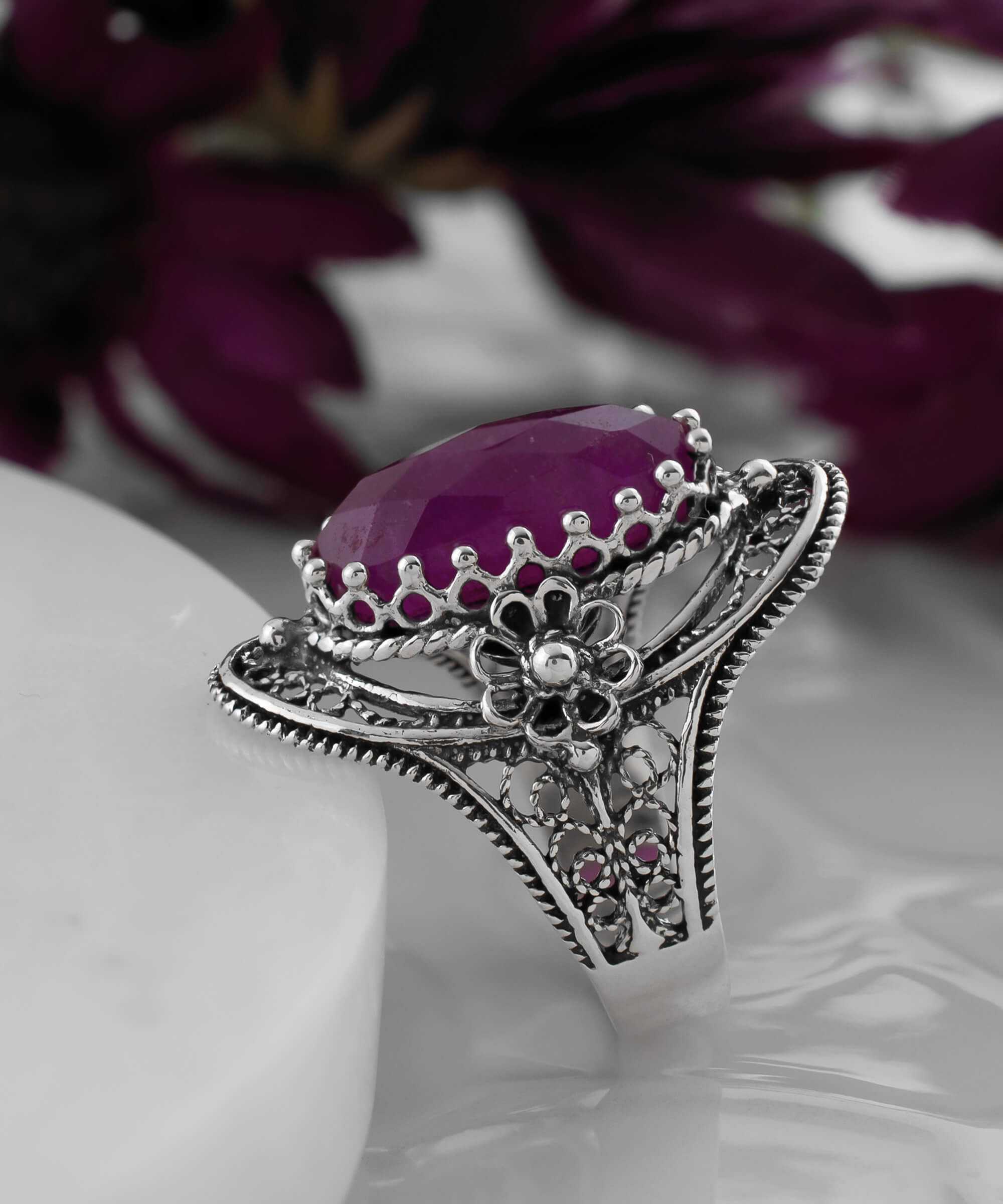 Ruby Corundum Gemstone Sterling Silver Women Statement Ring with Daisy