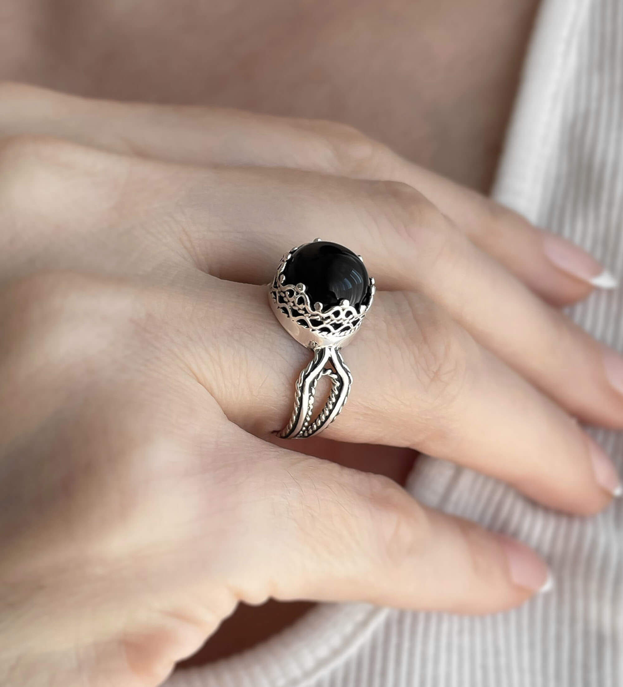 Black Onyx Gemstone Filigree Art Women Sterling Silver Cocktail Ring