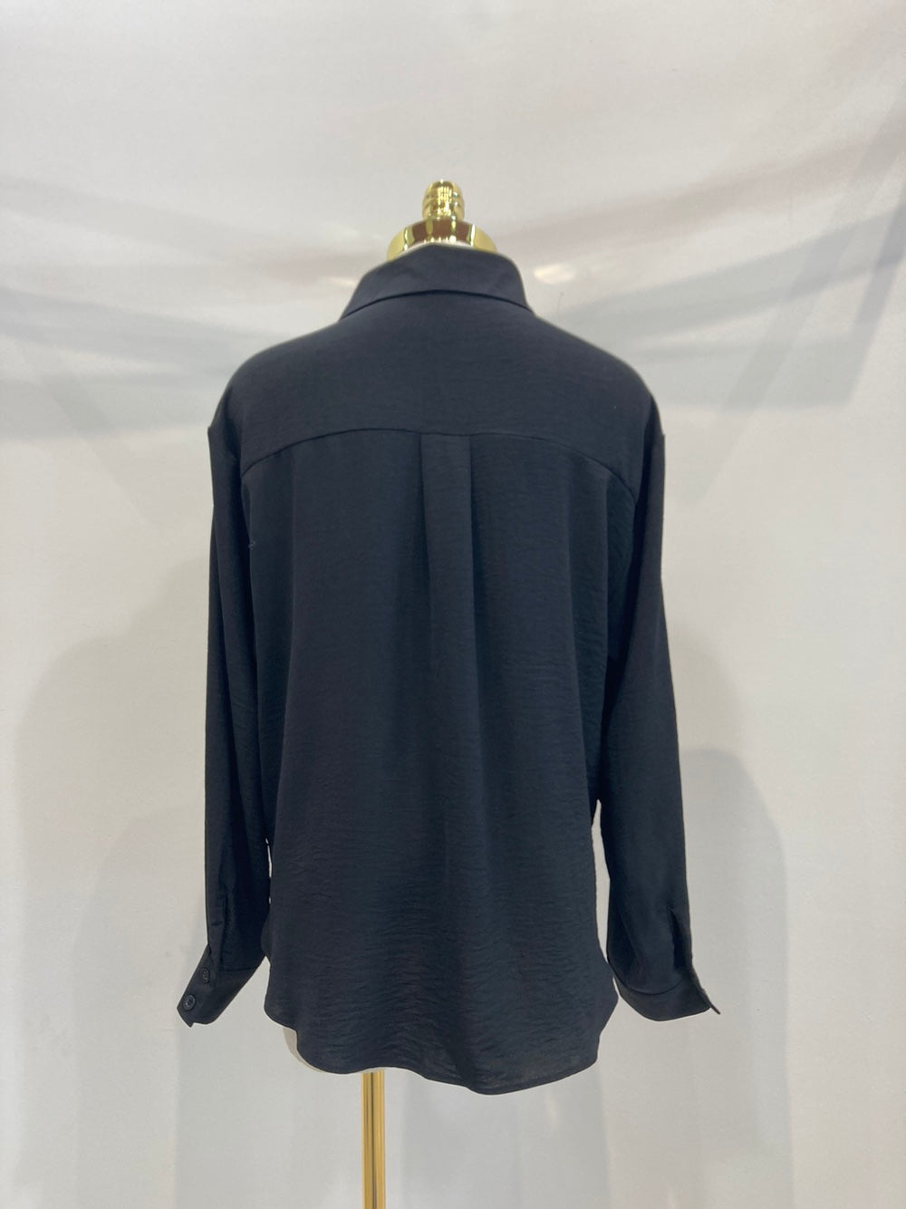 Knotted waist button front long sleeve sold shirt