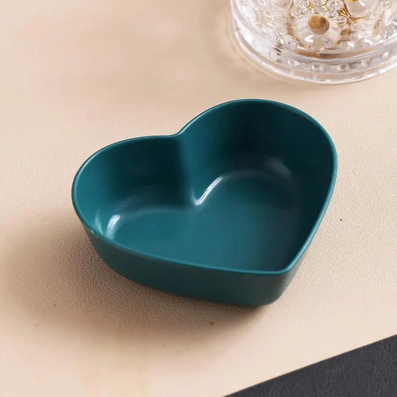 Heart-Shaped Wheat Straw Plastic Seasoning Dish