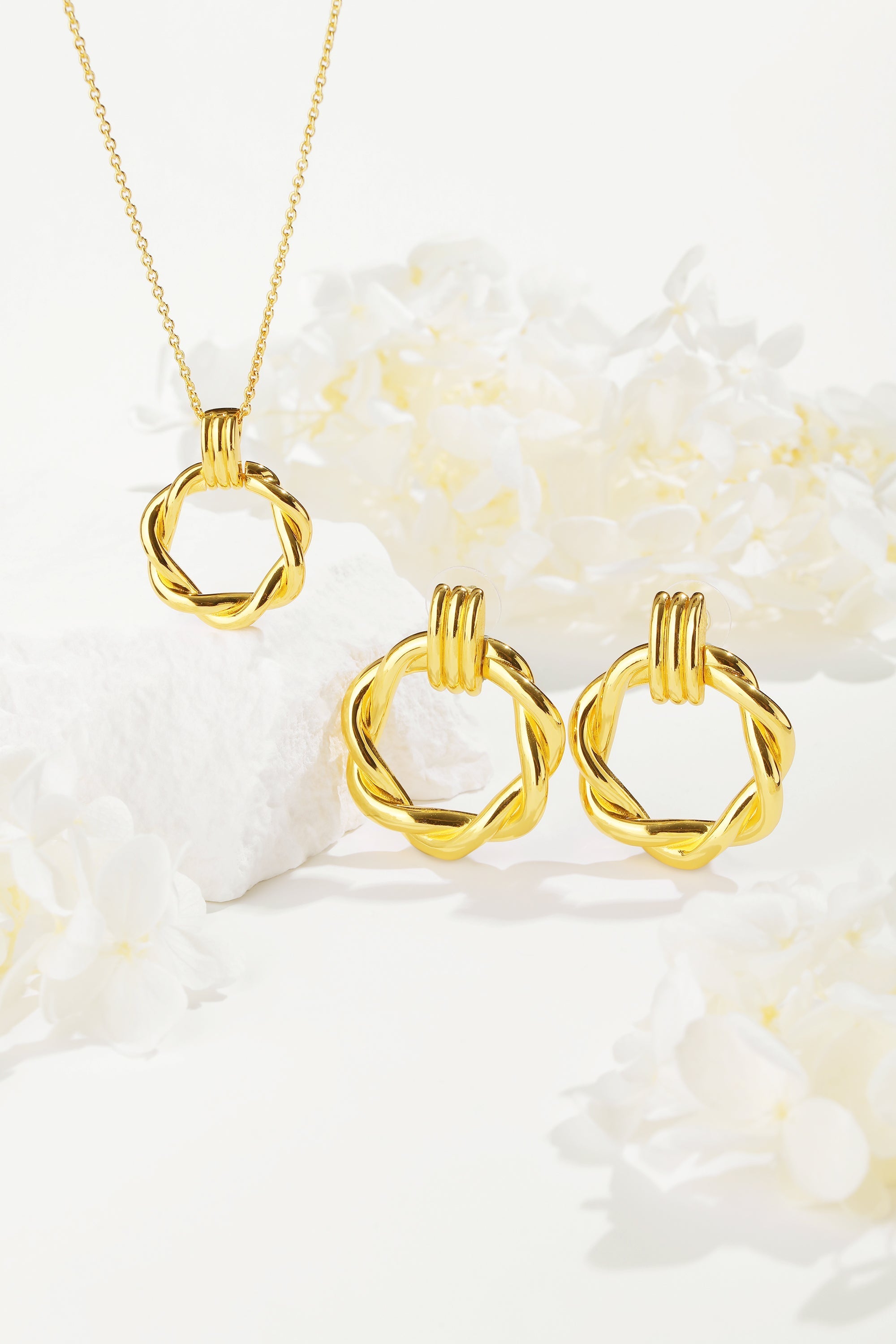 Eléa Gold Twisted Hoop Pendant Necklace