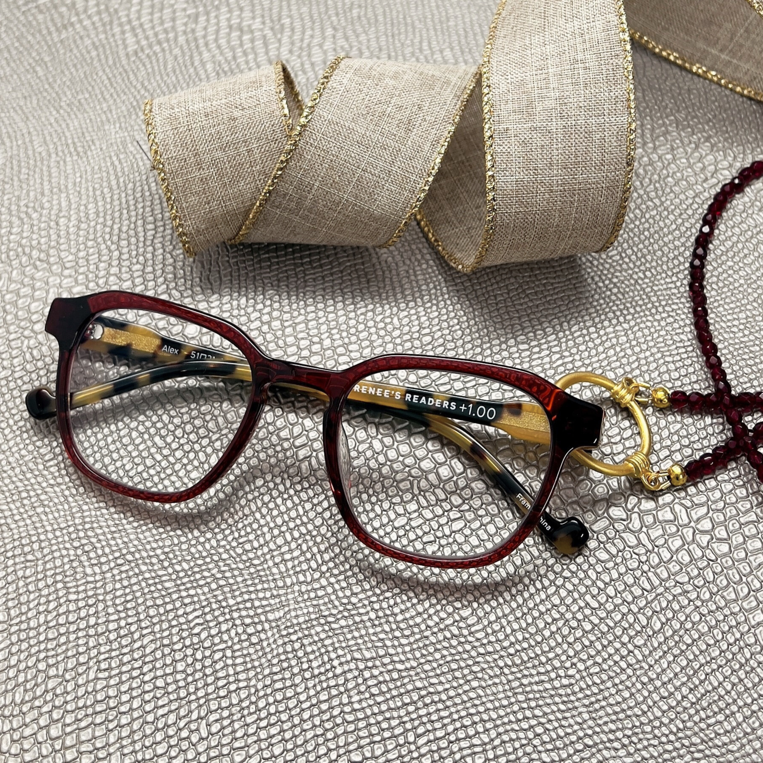 Petite readers - Alex