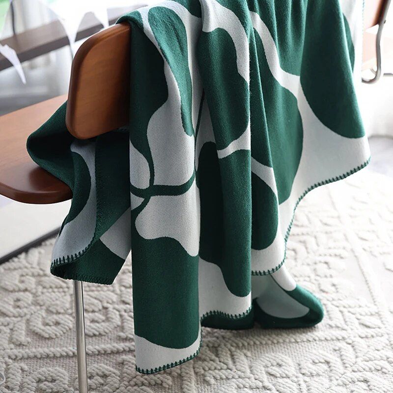 Luxurious Nordic Floral Jacquard Throw Blanket