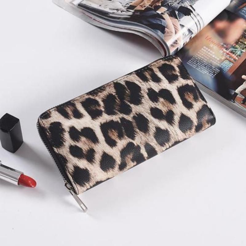 Chic Leopard Print Women's Compact Wallet with Multiple Compartments and Zipper Closure