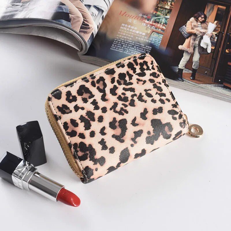 Chic Leopard Print Women's Compact Wallet with Multiple Compartments and Zipper Closure