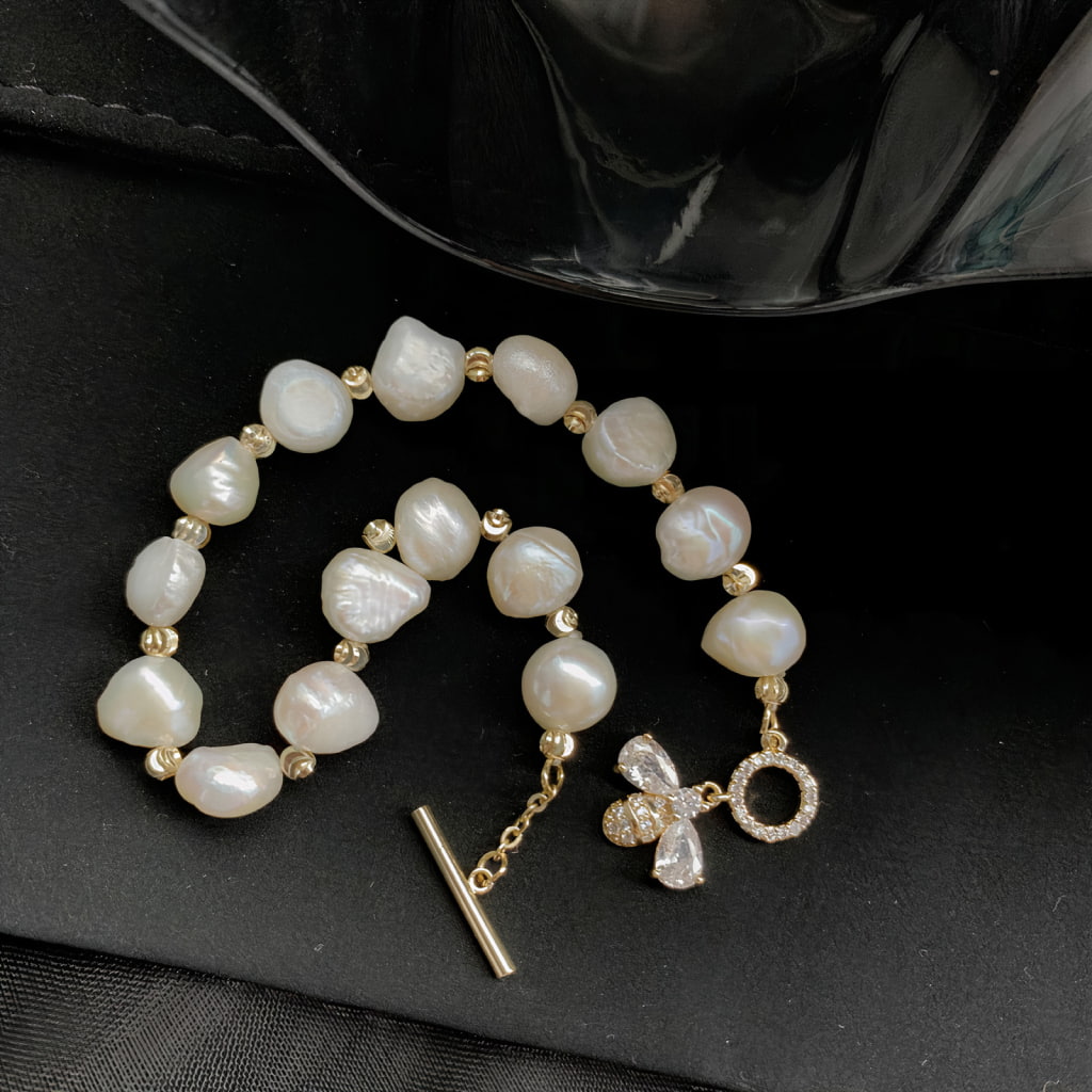 Elegant Pearl Bracelet