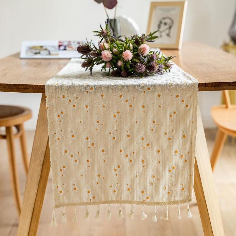 Elegant Daisy Tassel Table Runner