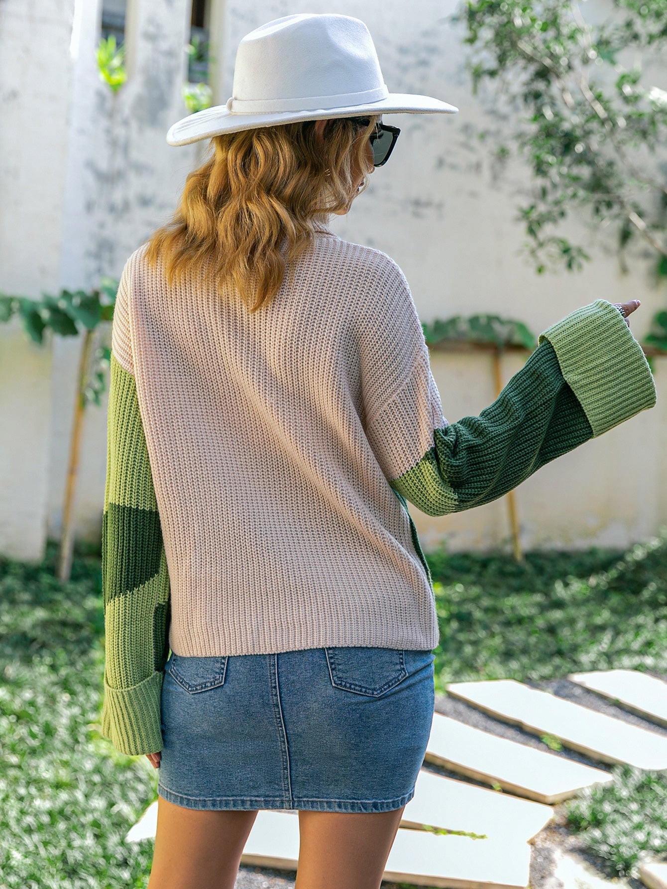 Color Block Cuffed Sleeve Rib-Knit Turtleneck Sweater