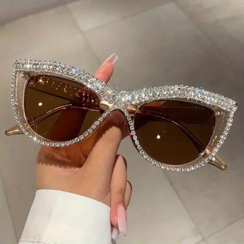 Chic Oversized Cat Eye Sunglasses with Pearl Diamond Detail – Fashion Anti-Blue Light Vintage Eyewear