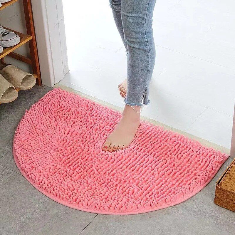 Luxurious Chenille Semi-Circle Bath Mat - Non-Slip, Absorbent & Soft Floor Rug