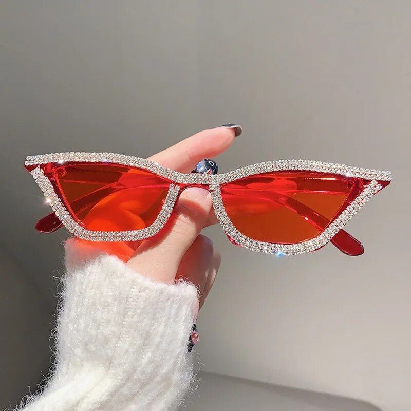 Chic Retro Triangle Cat Eye Sunglasses with Rhinestone Detail