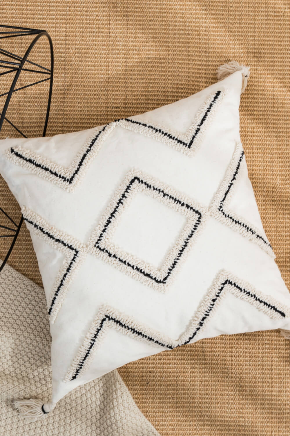 4 Picks Geometric Embroidered Pillow Cover