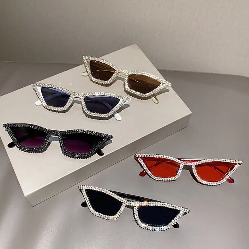 Chic Retro Triangle Cat Eye Sunglasses with Rhinestone Detail