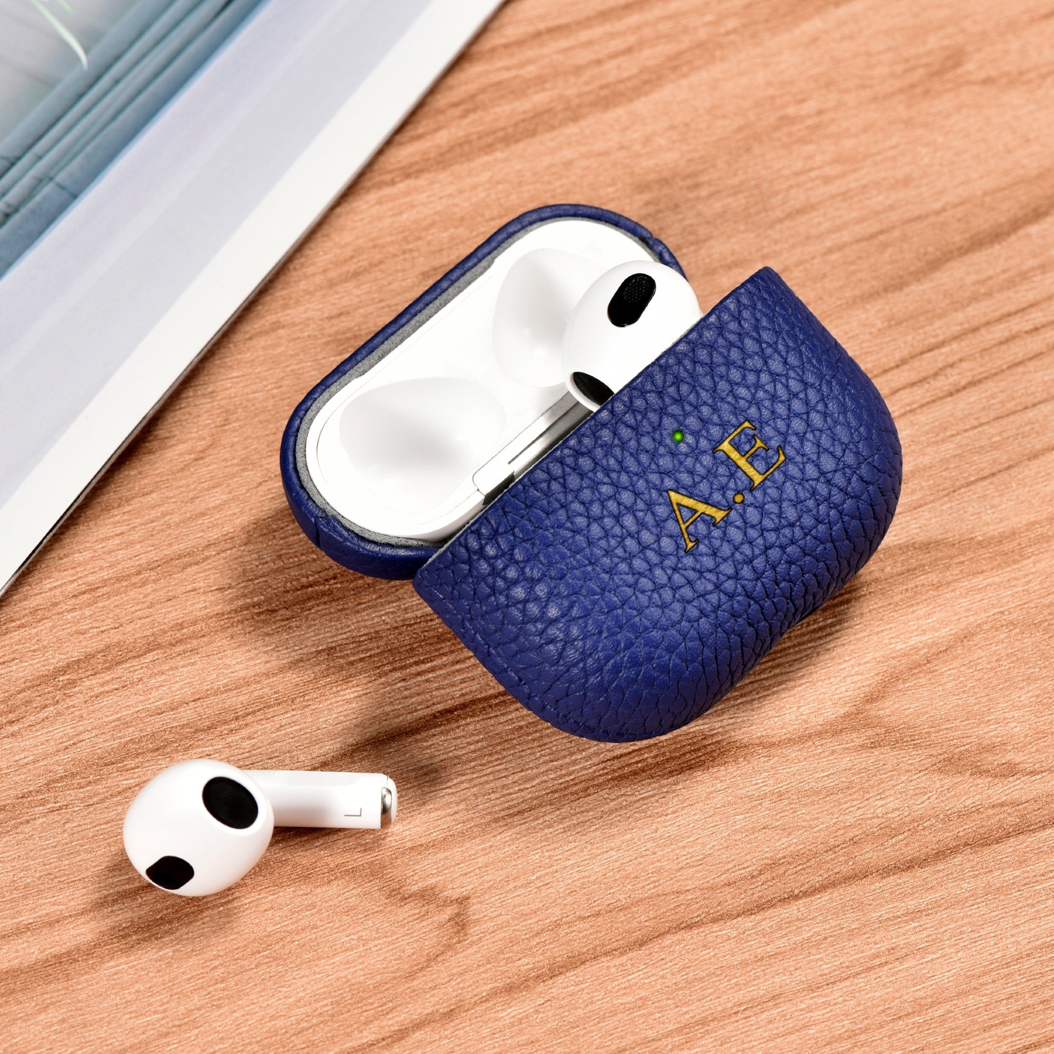 Custom Apple AirPods 3 Pebble Leather Case Embossing | Black White