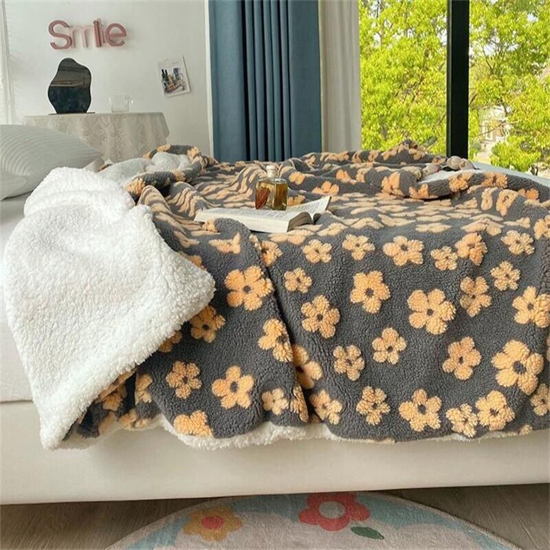 Luxurious Double-Sided Plush Floral Bedspread & Sofa Throw