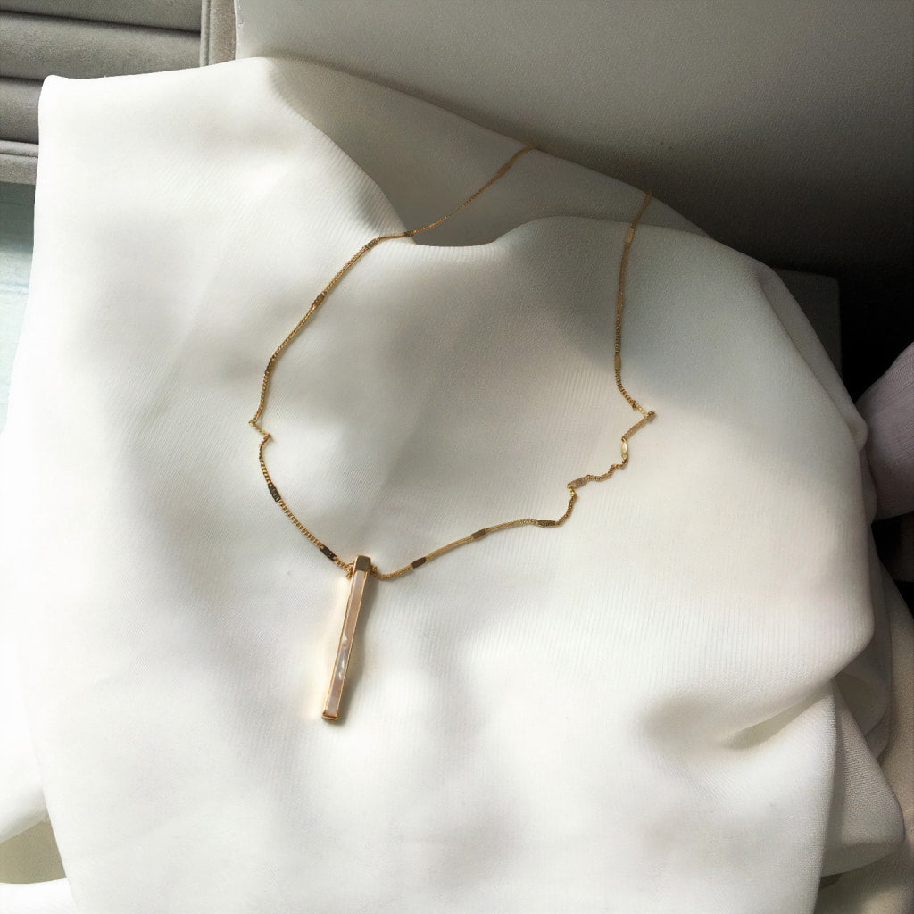 Minimalistic Pendant Necklace