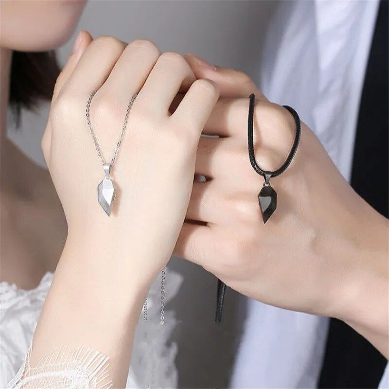 Magnetic Couple Heart Pendant Necklaces