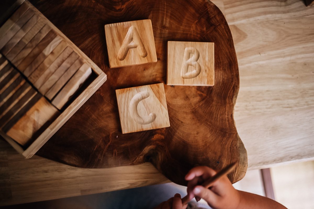 Capital letter tray | Plum Thanatos