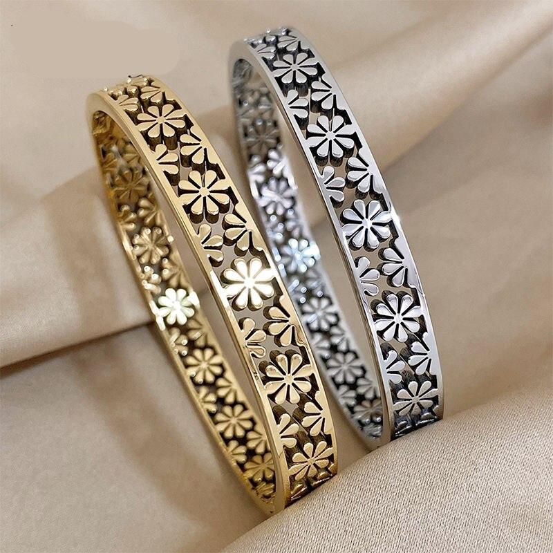 Chic Hollow Daisy Stainless Steel Bangle - Gold-Plated Geometric Bracelet for Women