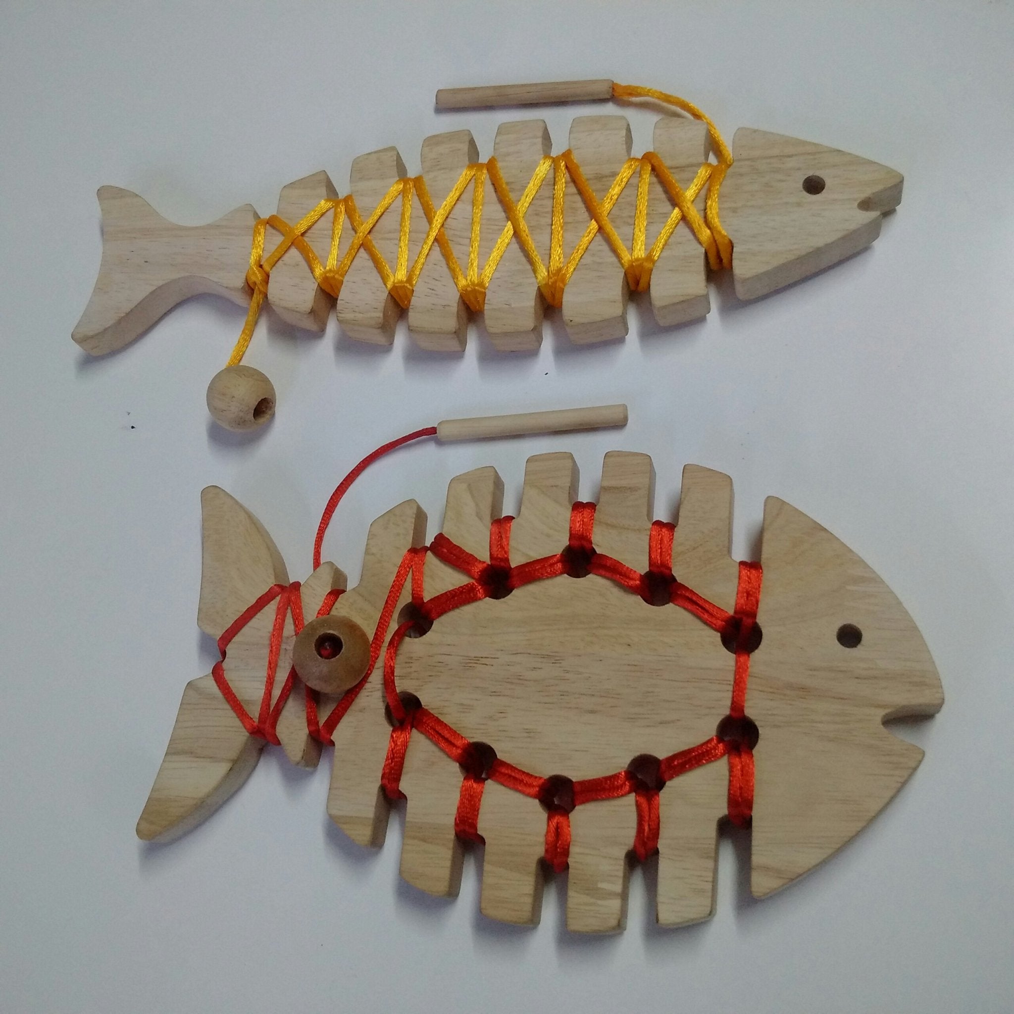 QToys Australia (USA) LACING FISH - SET OF 2 | Plum Thanatos