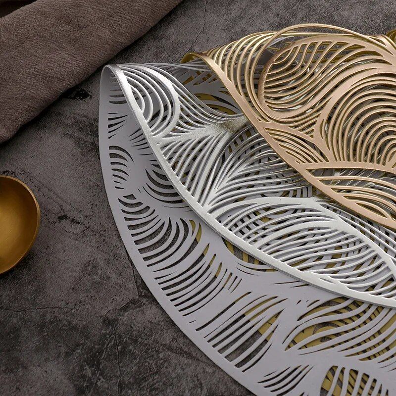 Modern Round PVC Placemat - Gold-Accented, Waterproof & Non-Slip