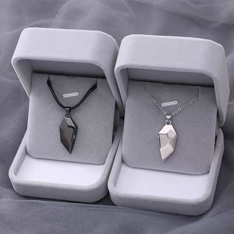 Magnetic Couple Heart Pendant Necklaces