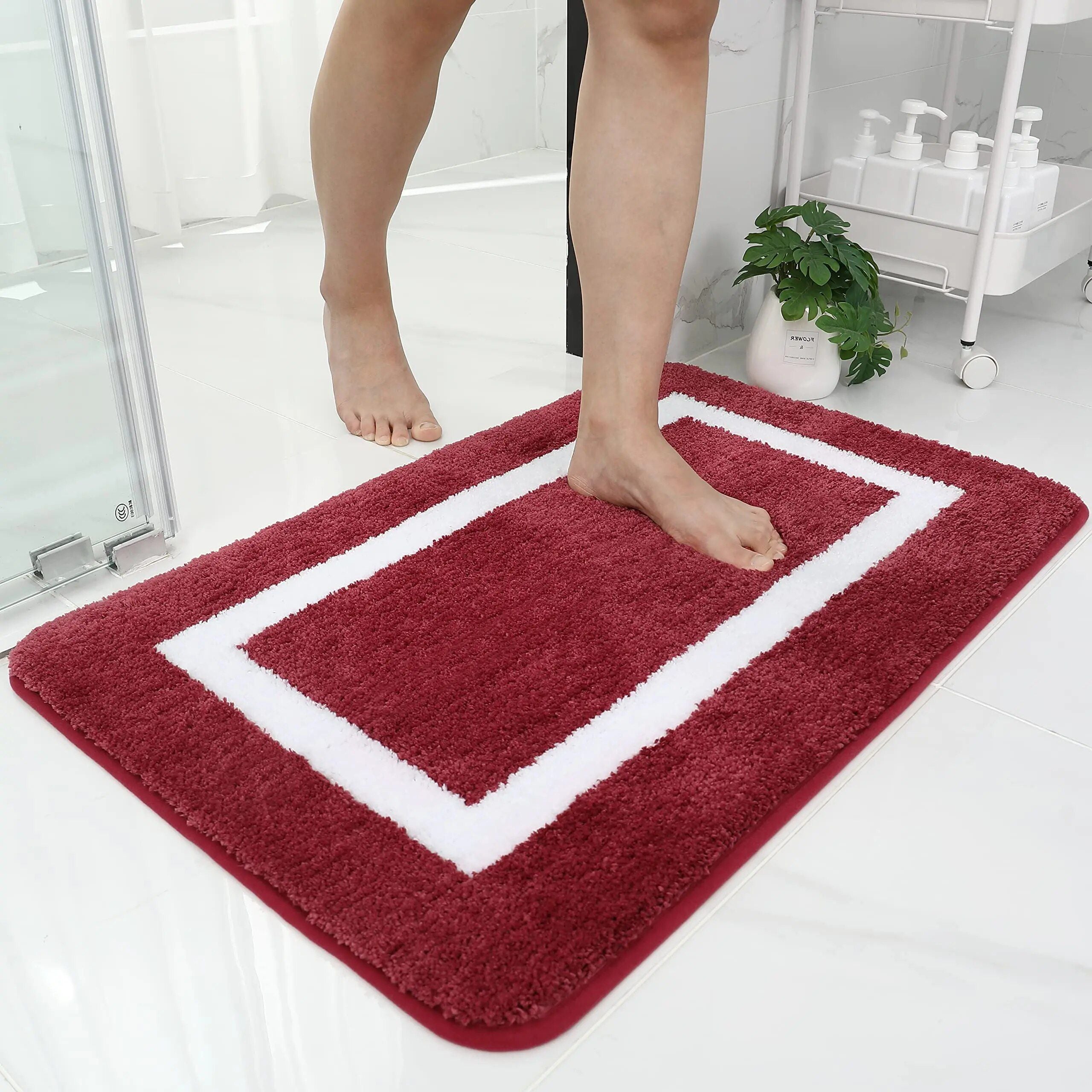 Luxurious Soft Plush Absorbent Bath Mat - Non-Slip, Machine Washable Rug for Bathroom, Bedroom & Living Room