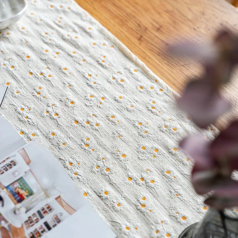 Elegant Daisy Tassel Table Runner