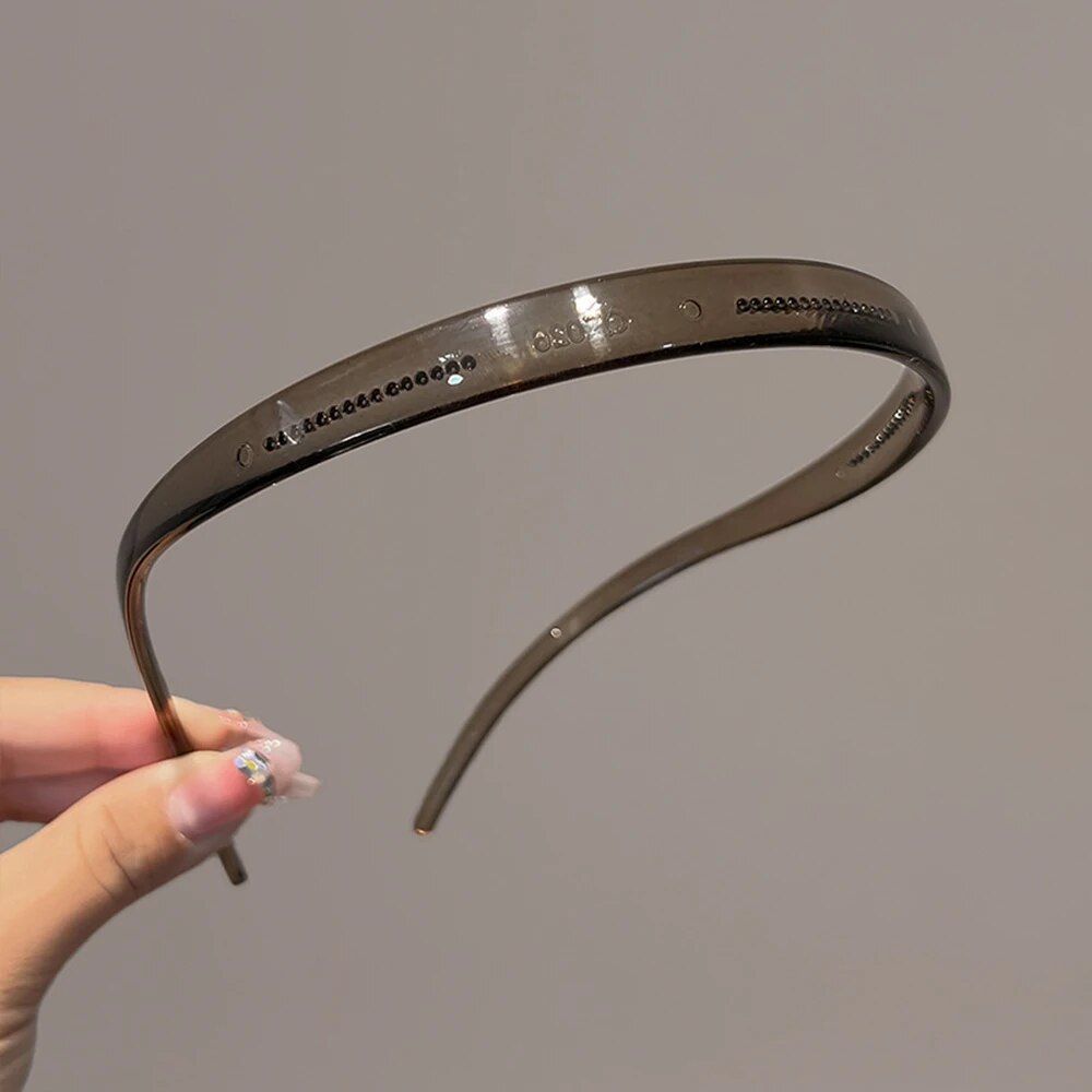 Chic Acrylic Sunglasses-Shaped Hairband for Women: Trendy, Anti-Slip, and Fashion-Forward