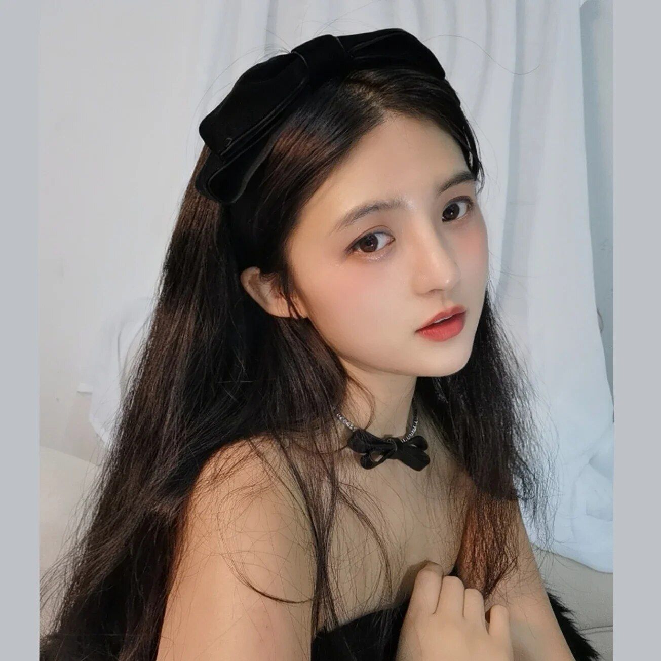 Elegant Velvet Bow Bezel Hairband