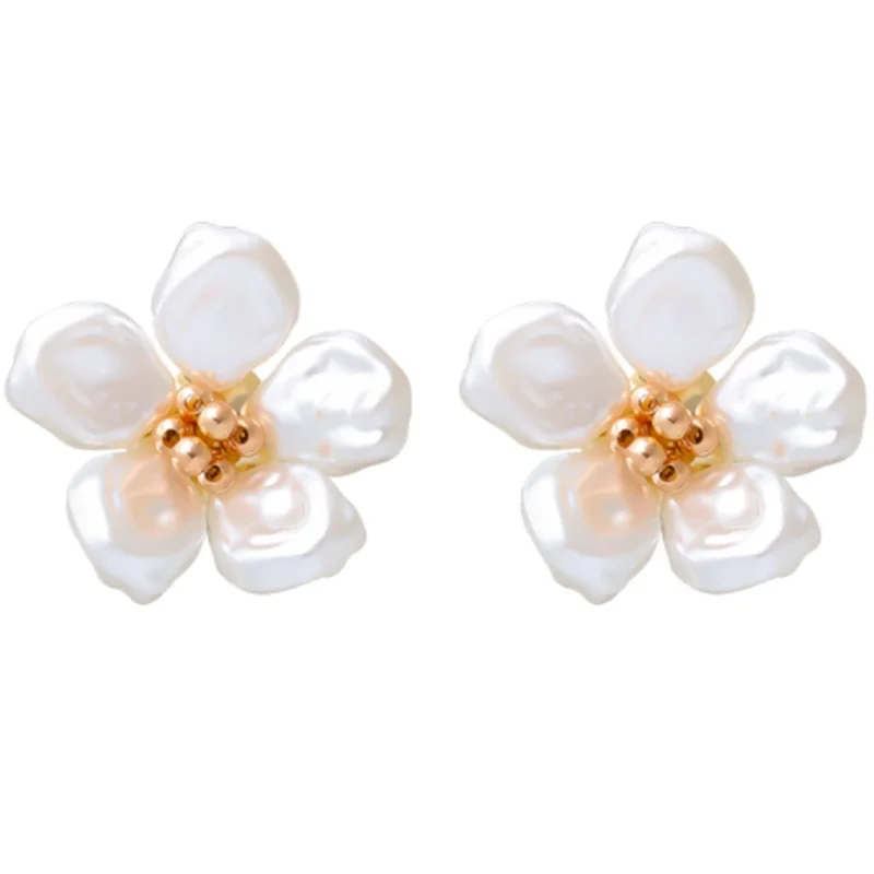 Chic French Retro Pearl Stud Earrings