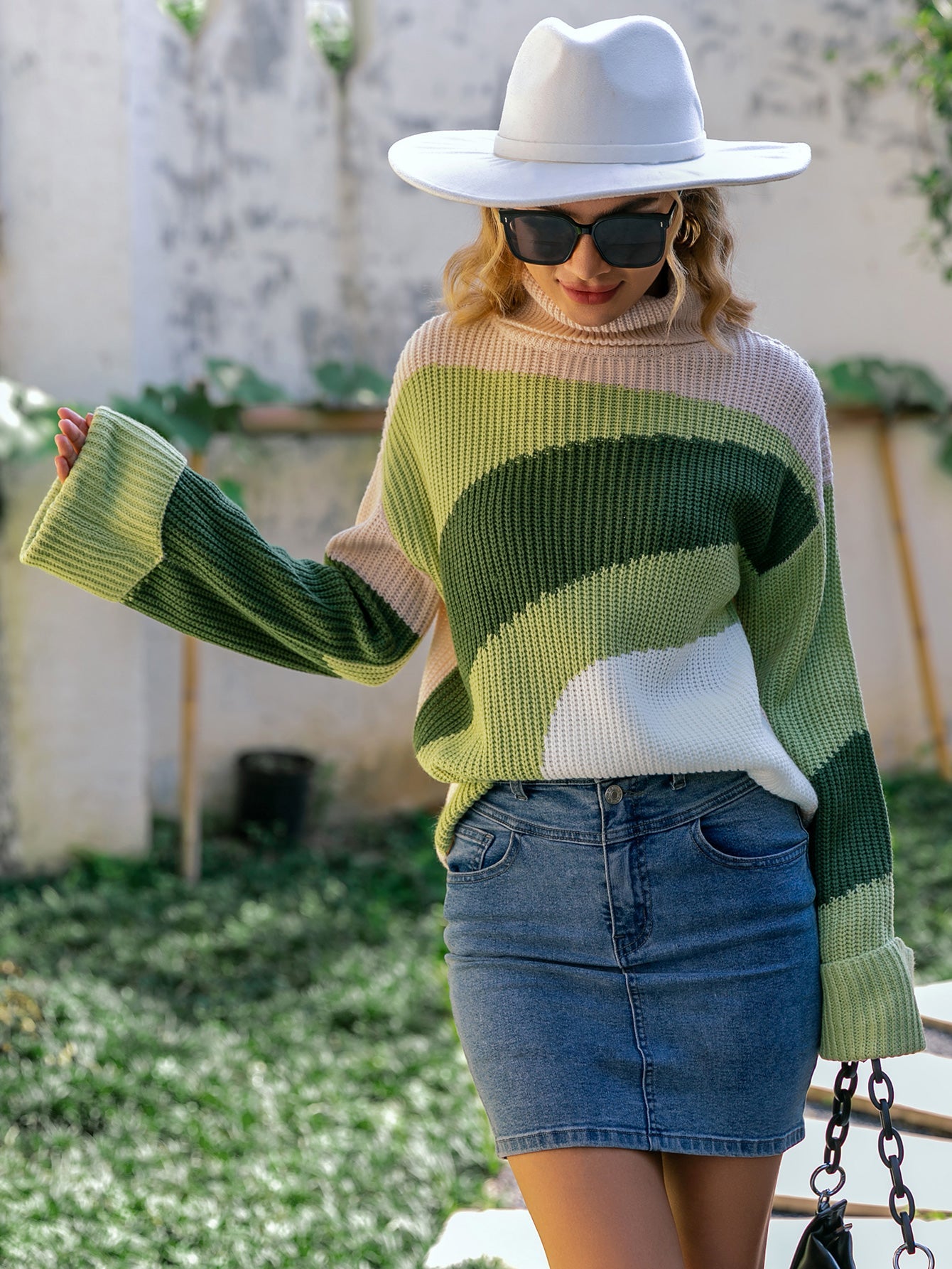 Color Block Cuffed Sleeve Rib-Knit Turtleneck Sweater