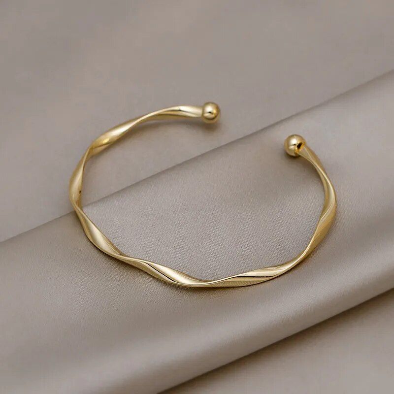 Elegant Twist Simple Bracelet - Fashionable Women's Jewelry for All Occasions