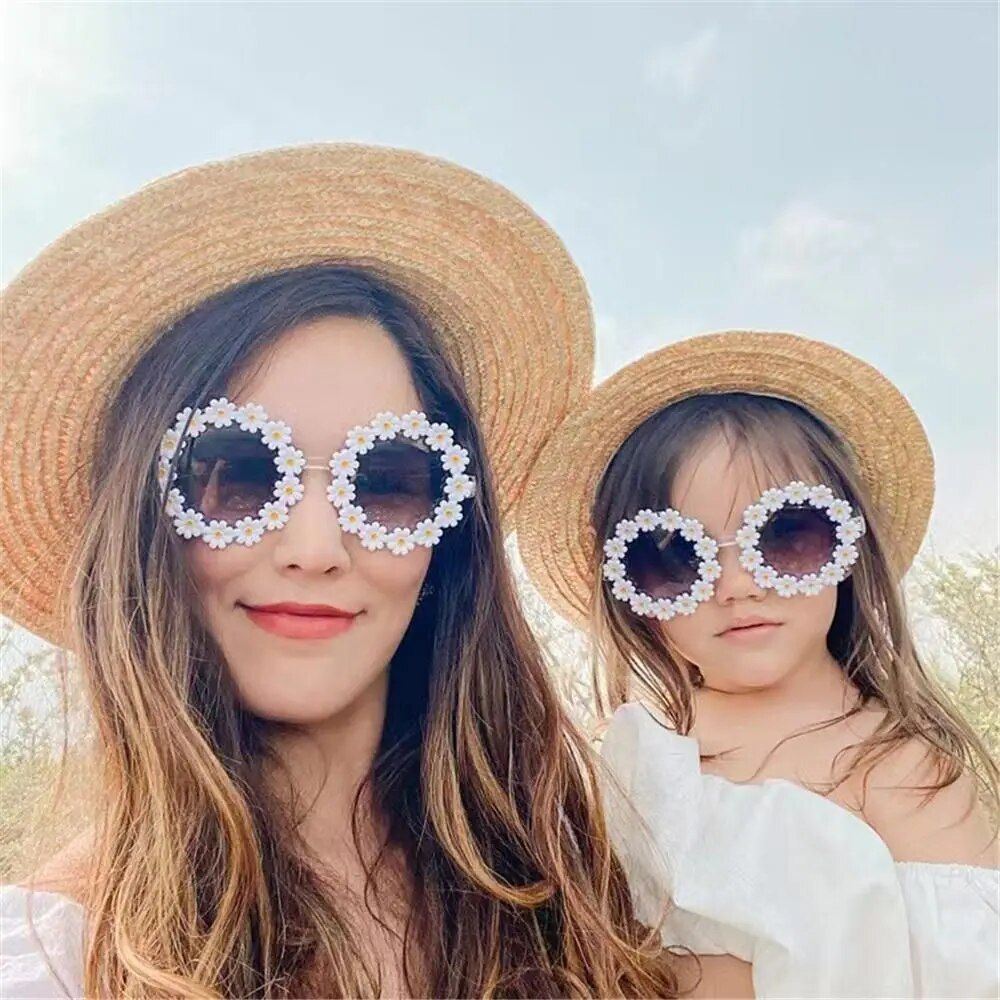 Trendy Daisy Flower Sunglasses for Women - Fun Retro Round Sunnies for Festivals and Parties