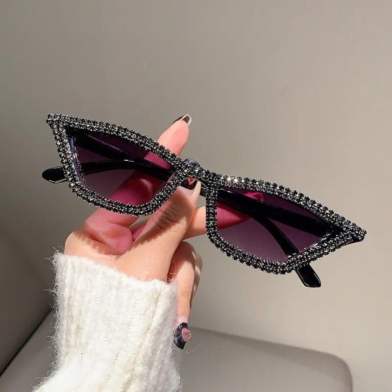 Chic Retro Triangle Cat Eye Sunglasses with Rhinestone Detail