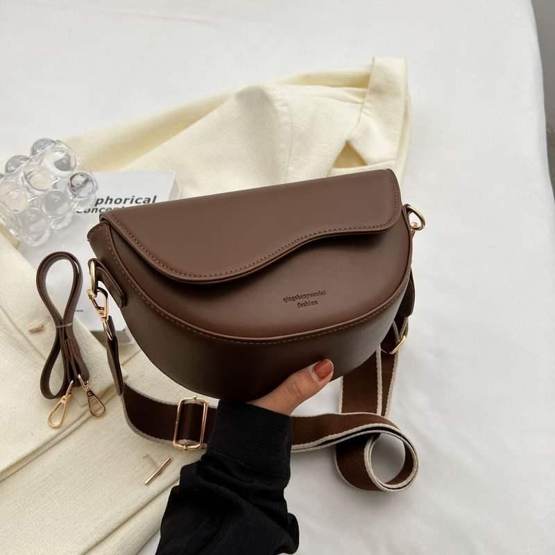 2023 Retro Chic Half Moon Crossbody Bag for Women