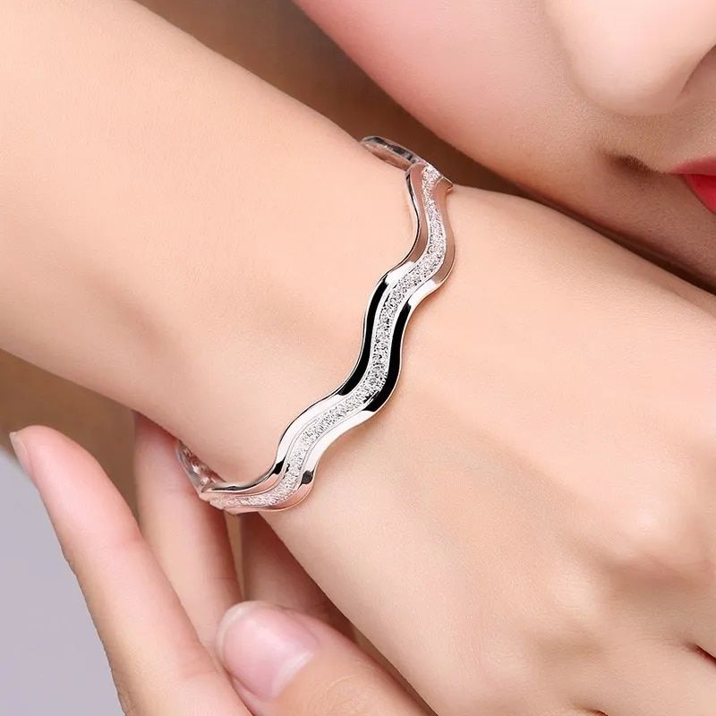 Elegant Wavy Cuff Bracelet - Silver Plated, Zircon Embellished Fashion Accessory for Women