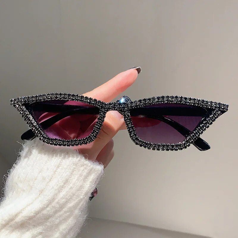 Chic Retro Triangle Cat Eye Sunglasses with Rhinestone Detail